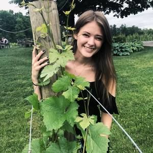 Meet your Posher, Emily